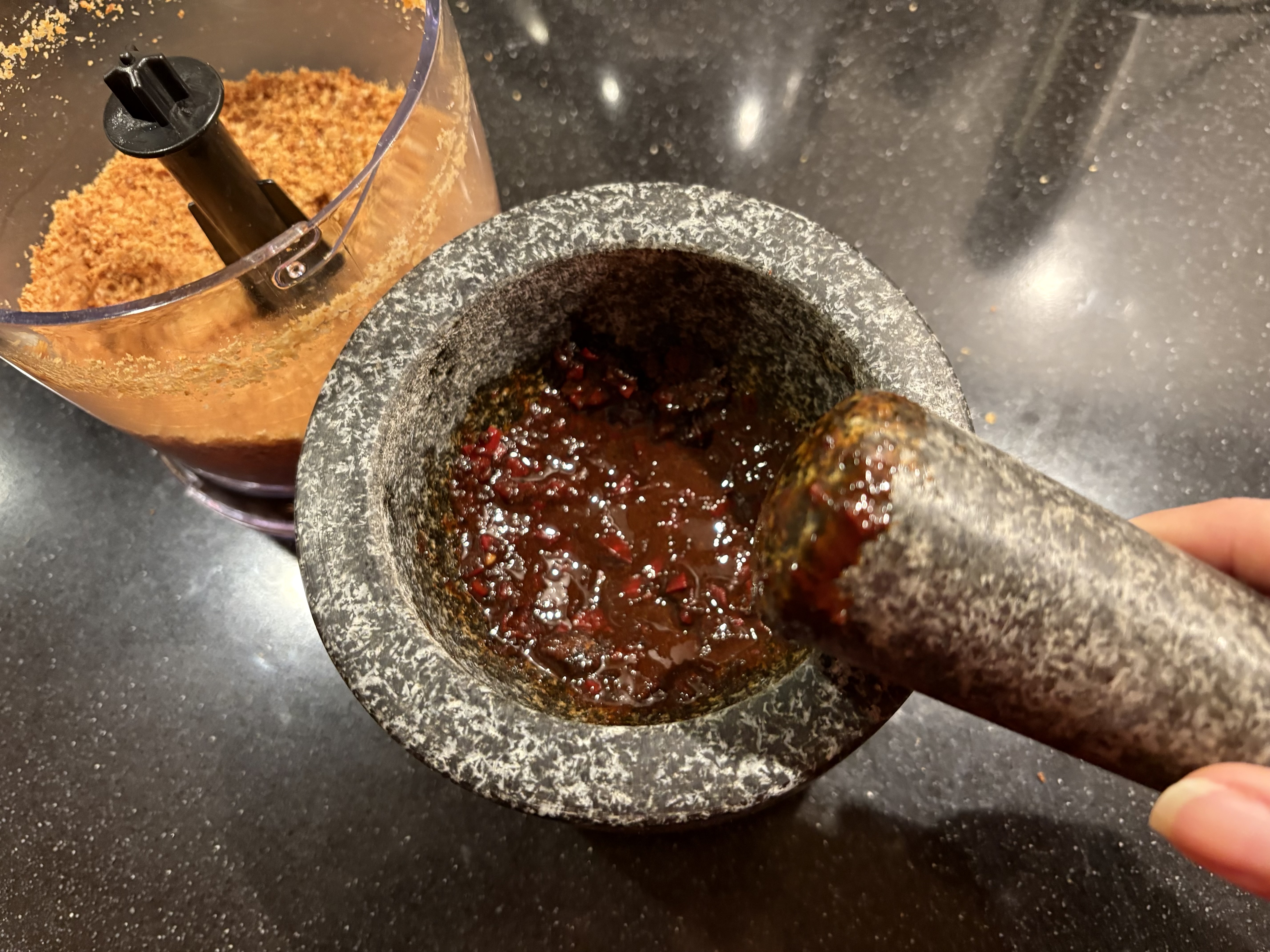 pindasaus suikerpasta